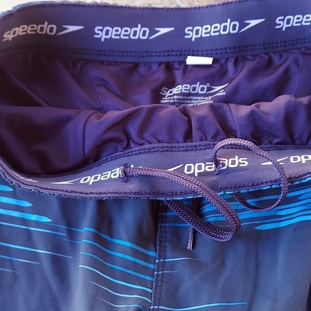 Speedo shots Size S